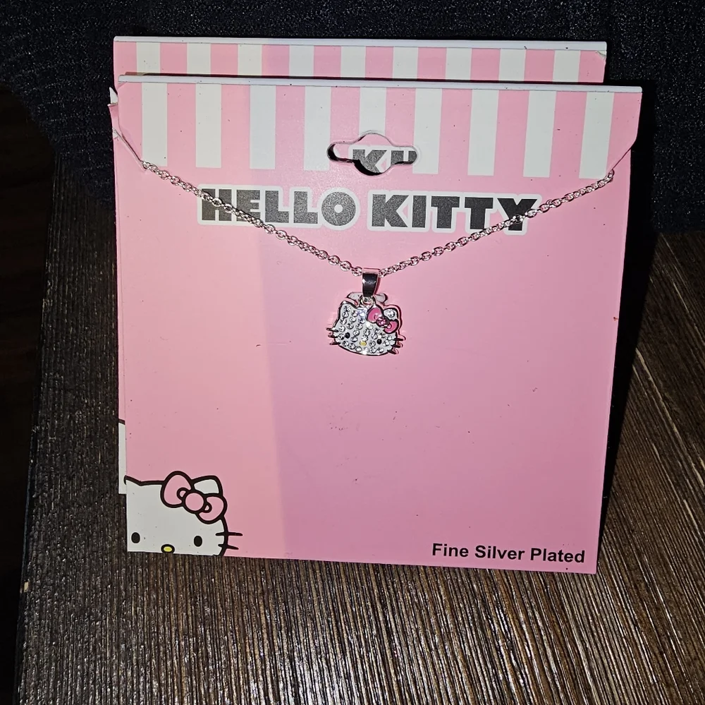 Hello Kitty Crystal Necklace - Picture 2 of 2